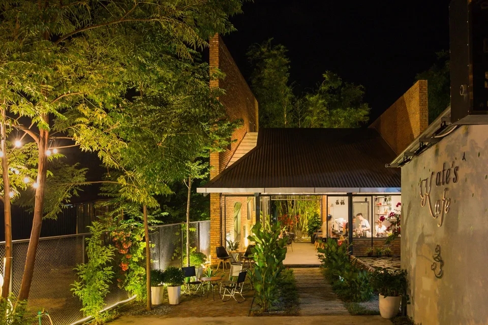 恭城与自然环境融为一体的咖啡店